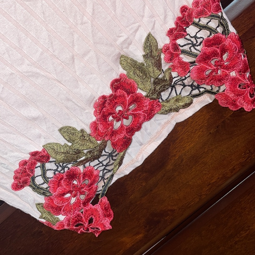 Baby Pink Ribbed Embroidered CropTop 🌹 - Picture 3 of 4